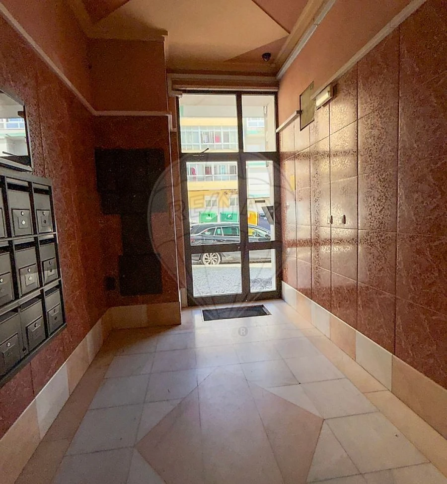 Apartamento T2 para Venda em Queluz e Belas Foto 33