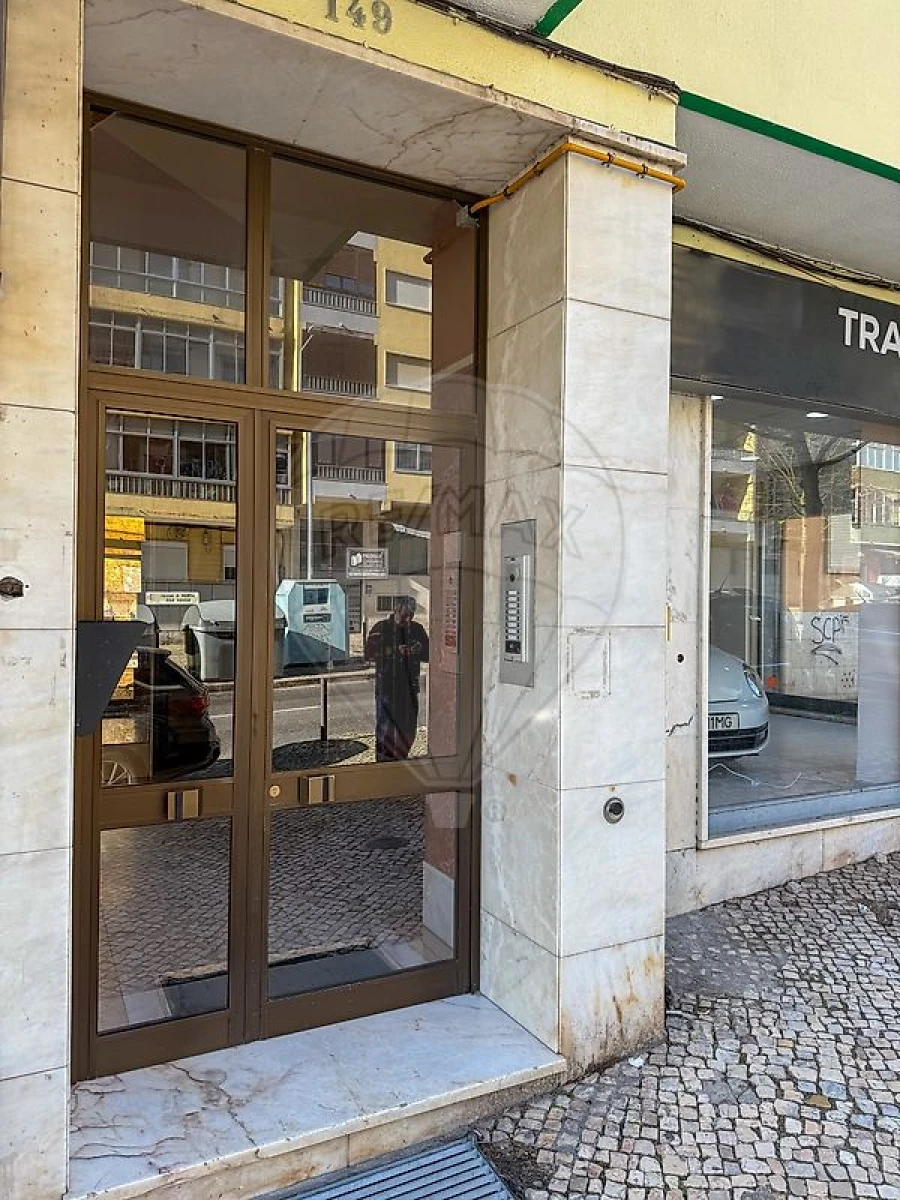 Apartamento T2 para Venda em Queluz e Belas Foto 35