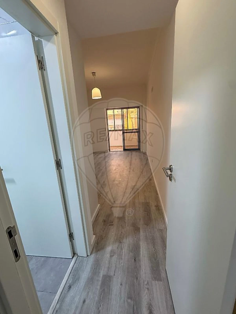 Apartamento T2 para Venda em Queluz e Belas Foto 13