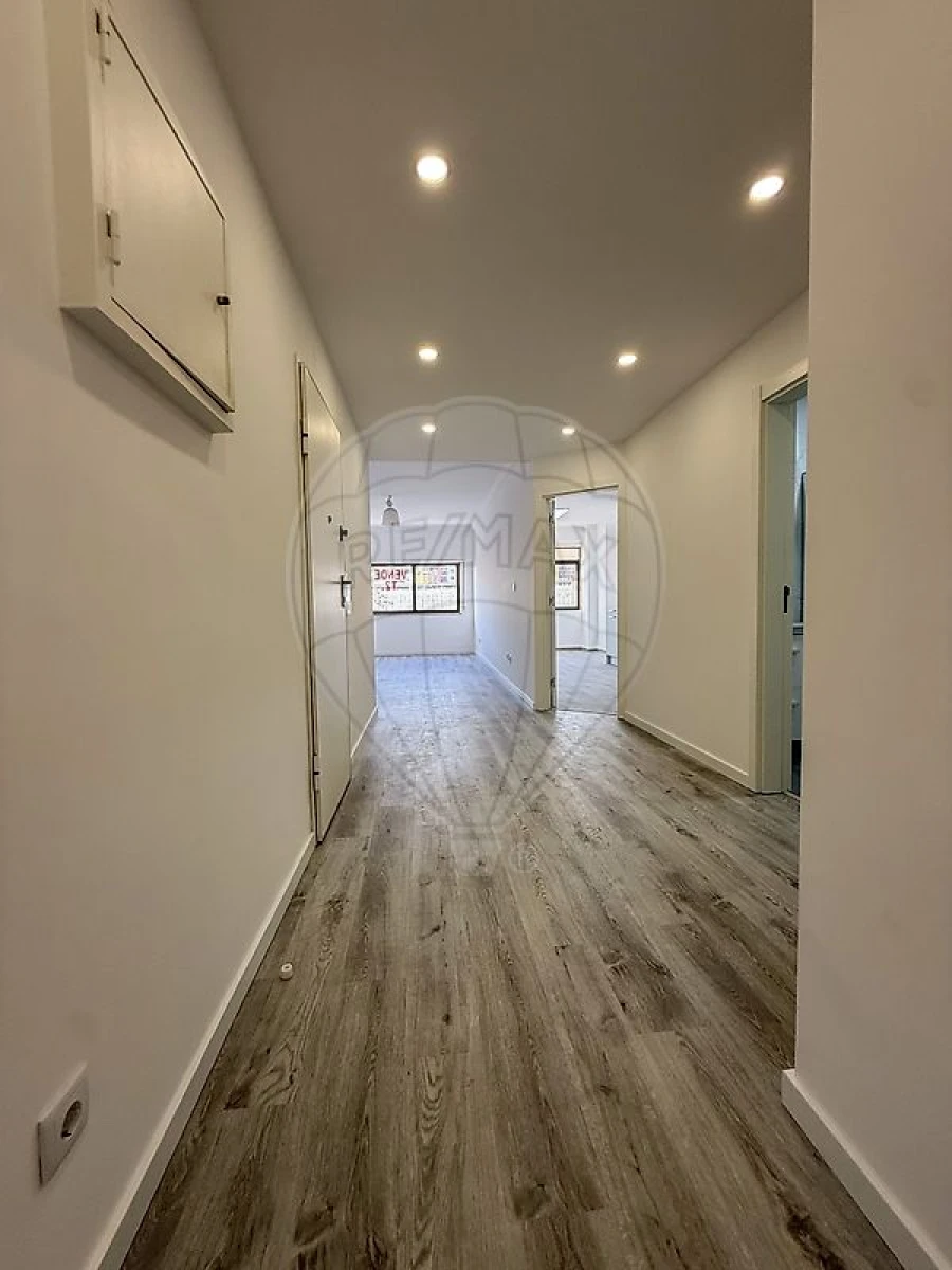 Apartamento T2 para Venda em Queluz e Belas Foto 11