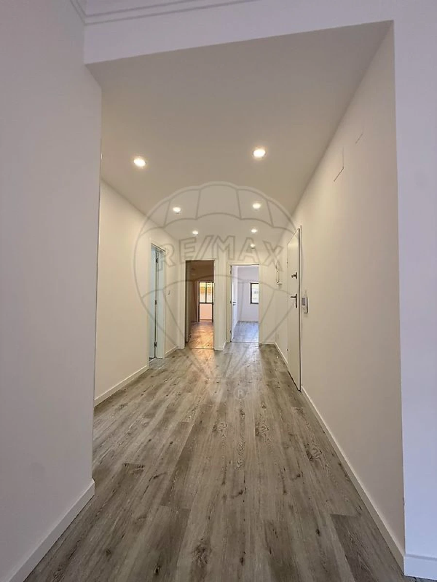 Apartamento T2 para Venda em Queluz e Belas Foto 12