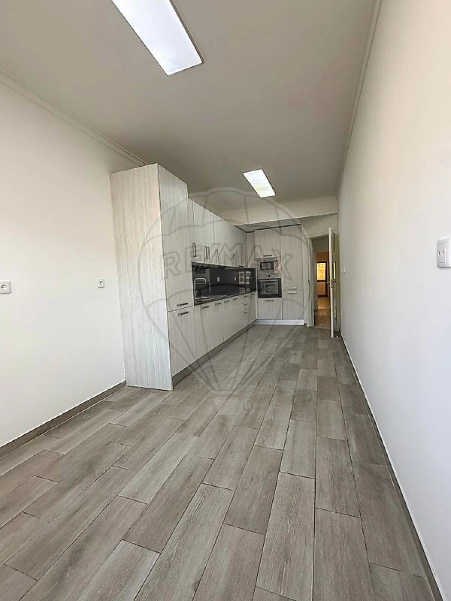 Apartamento T2 para Venda em Queluz e Belas Foto 3