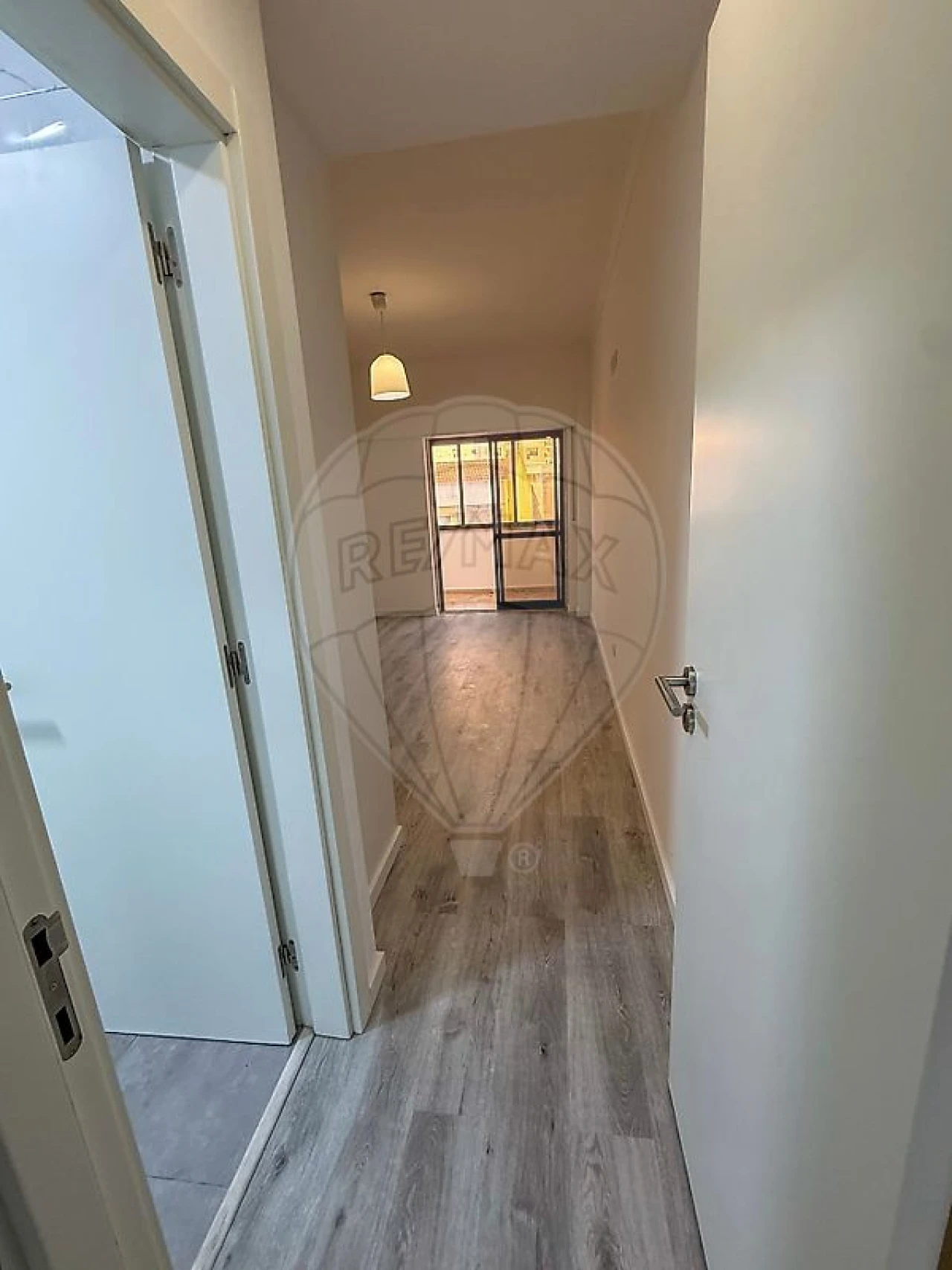 Apartamento T2 para Venda em Queluz e Belas Foto 13