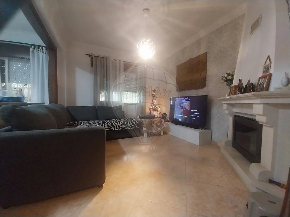 Apartamento T1 para Venda em Queluz e Belas Foto 1
