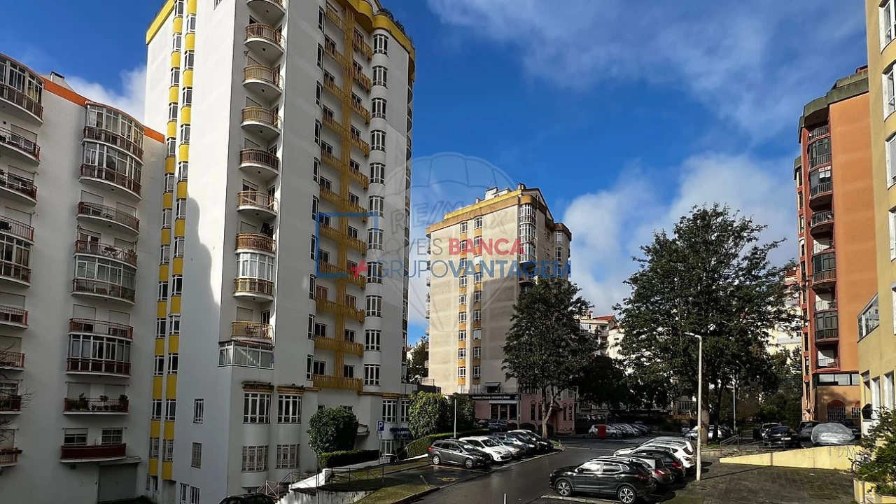 Apartamento T3 para Venda em Algueirão-Mem Martins Foto 2