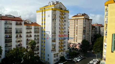 Apartamento T3 para Venda em Algueirão-Mem Martins