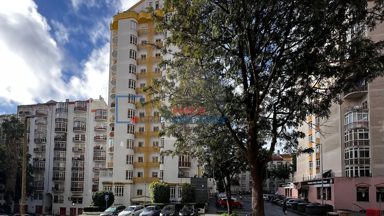 Apartamento T3 para Venda em Algueirão-Mem Martins Foto 4