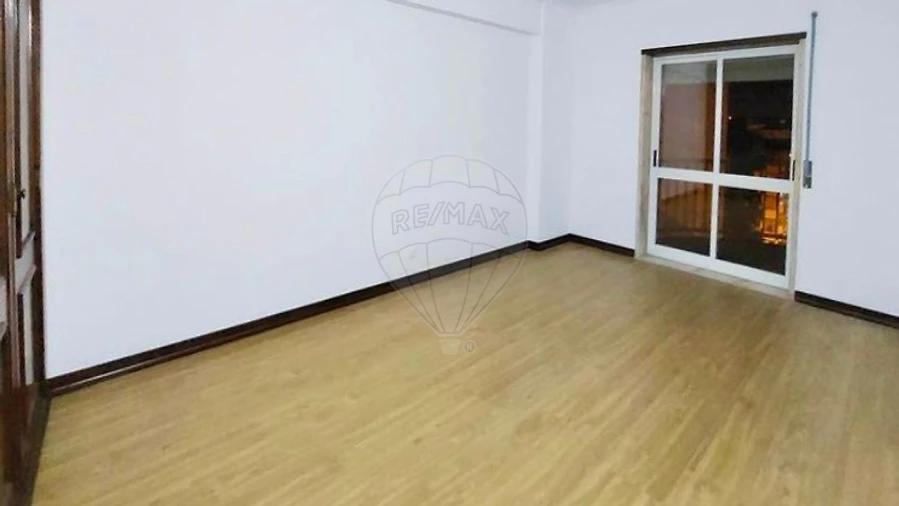 Apartamento T3 para Venda em Algueirão-Mem Martins Foto 9