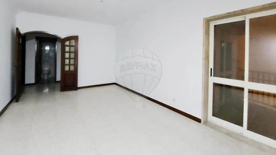 Apartamento T3 para Venda em Algueirão-Mem Martins Foto 4
