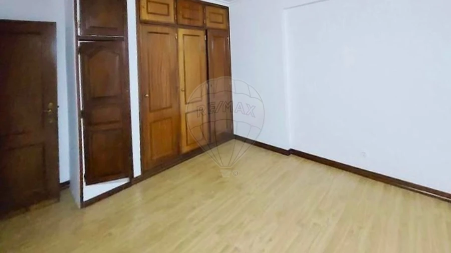 Apartamento T3 para Venda em Algueirão-Mem Martins Foto 7