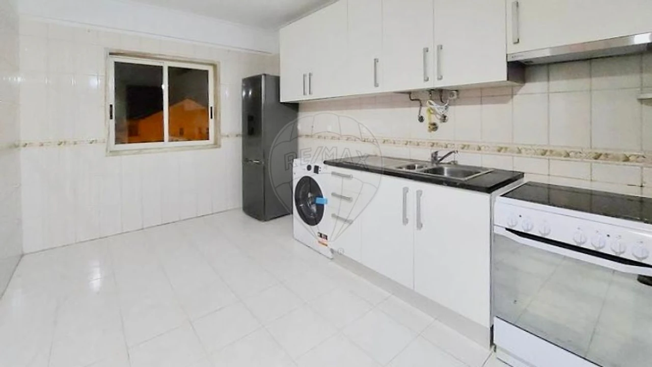 Apartamento T3 para Venda em Algueirão-Mem Martins Foto 11