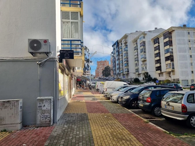 Apartamento T2 para Venda em Rio de Mouro Foto 6