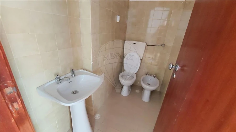 Apartamento T2 para Venda em Rio de Mouro Foto 15