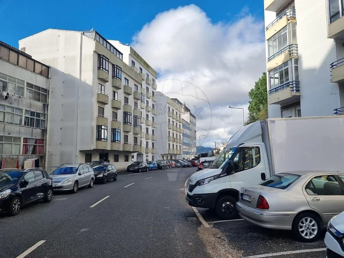 Apartamento T2 para Venda em Rio de Mouro Foto 5