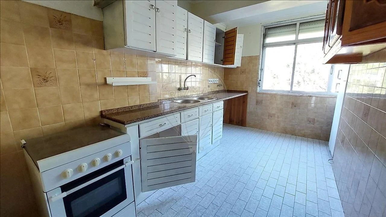 Apartamento T2 para Venda em Rio de Mouro Foto 12