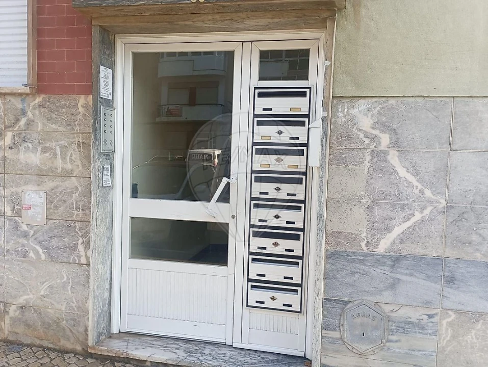 Apartamento T2 para Venda em Algueirão-Mem Martins Foto 17