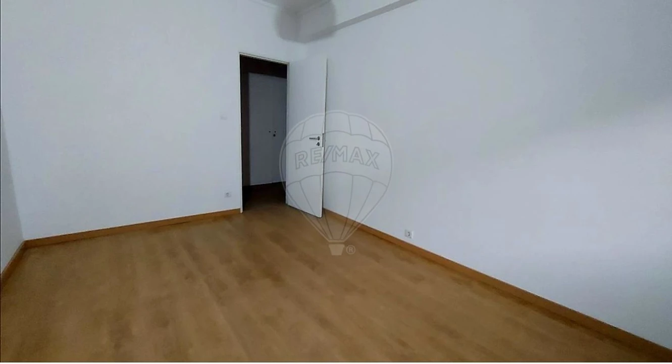 Apartamento T2 para Venda em Algueirão-Mem Martins Foto 9