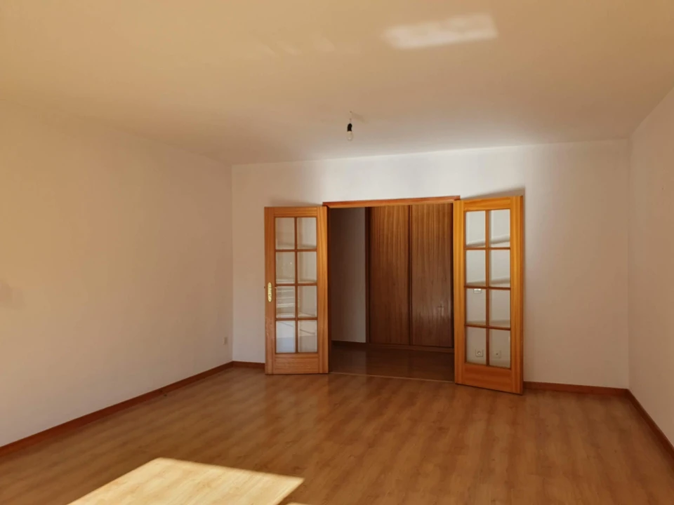 Apartamento T2 para Venda em Canelas Foto 3