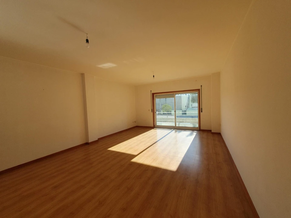Apartamento T2 para Venda em Canelas Foto 4