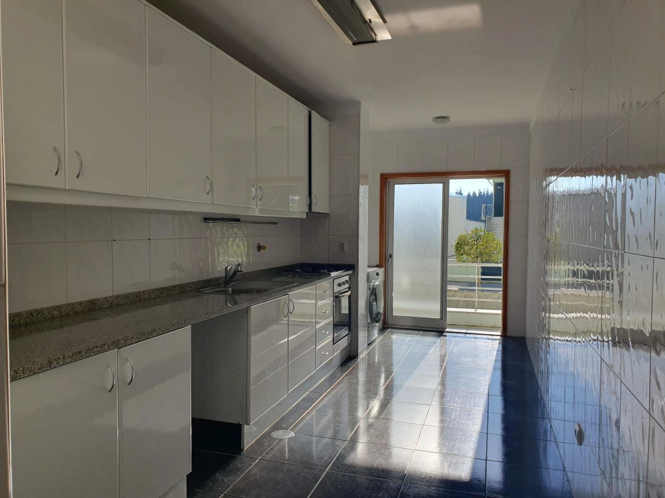 Apartamento T2 para Venda em Canelas Foto 9