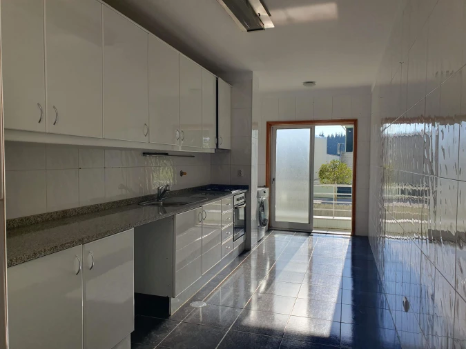 Apartamento T2 para Venda em Canelas Foto 9