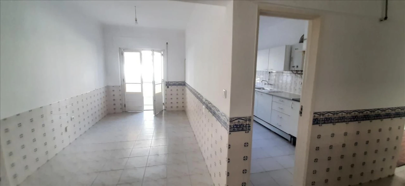 Apartamento T2 para Venda em Amora Foto 2