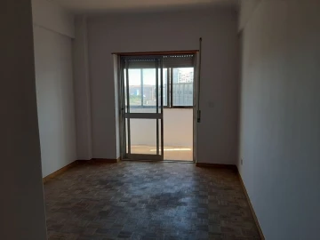Apartamento T2 para Venda em Agualva e Mira-Sintra