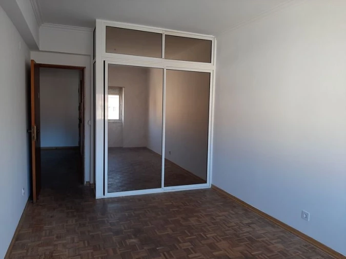 Apartamento T2 para Venda em Agualva e Mira-Sintra Foto 11