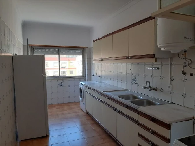 Apartamento T2 para Venda em Agualva e Mira-Sintra Foto 4