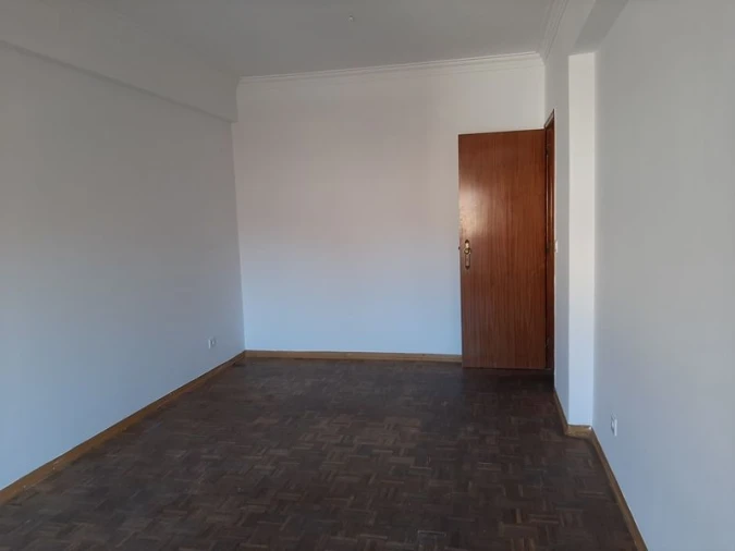Apartamento T2 para Venda em Agualva e Mira-Sintra Foto 9