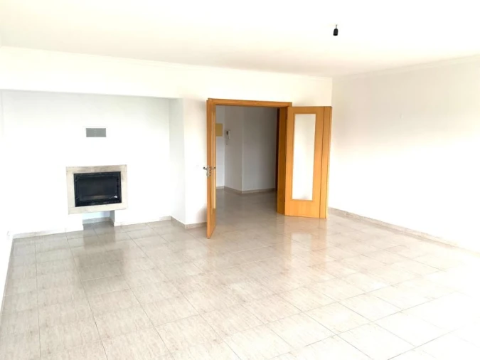 Apartamento T2 para Venda em Azambuja Foto 2
