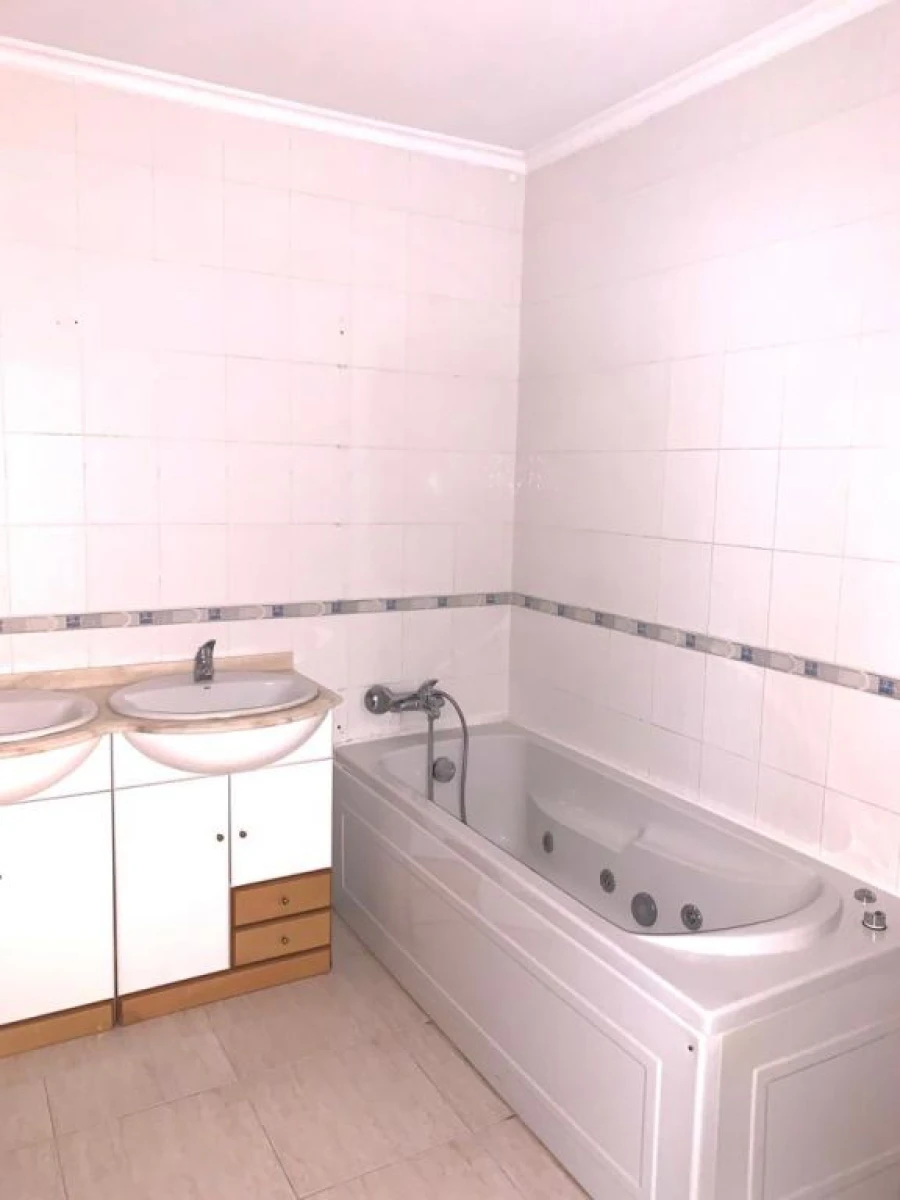 Apartamento T2 para Venda em Azambuja Foto 12