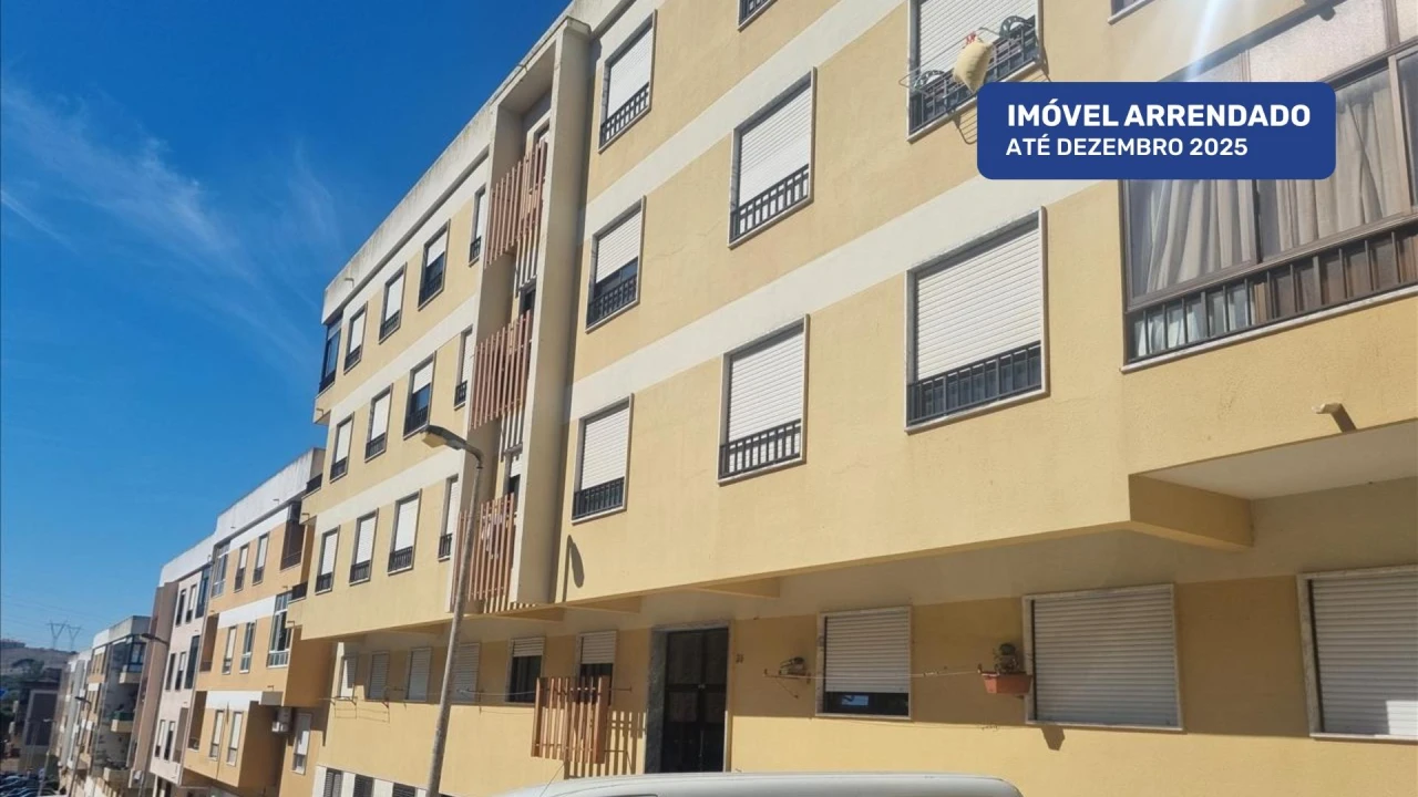 Apartamento T2 para Venda em Queluz e Belas Foto 1