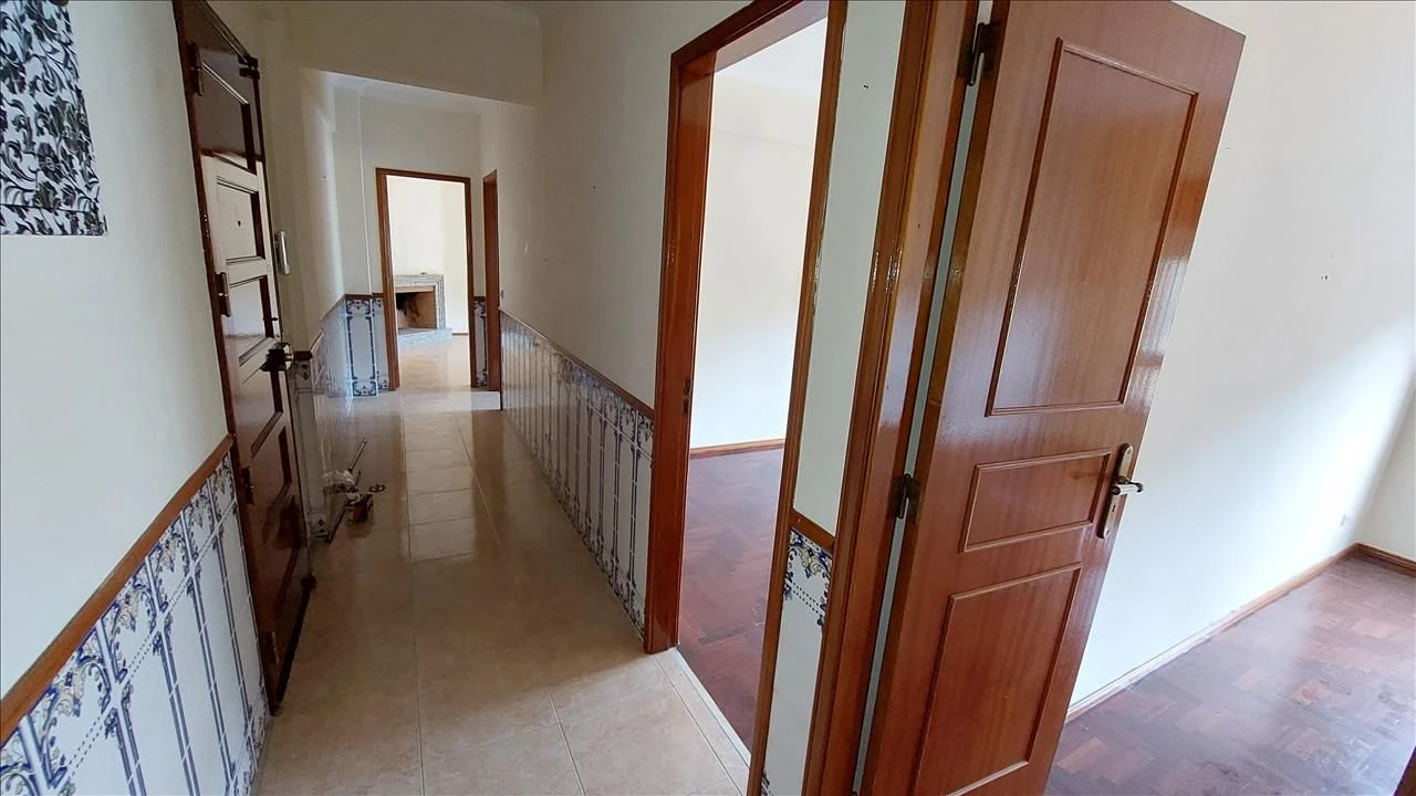Apartamento T2 para Venda em Queluz e Belas Foto 3