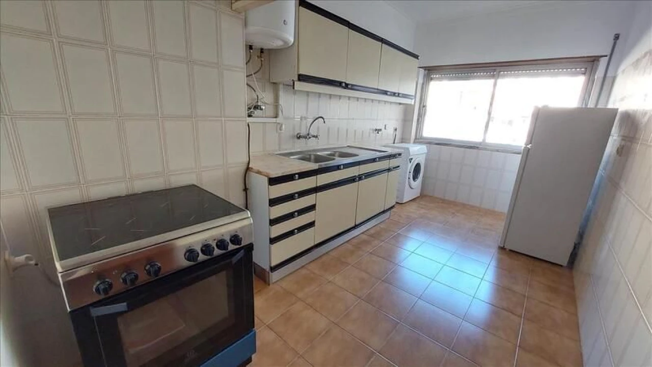 Apartamento T2 para Venda em Agualva e Mira-Sintra Foto 12