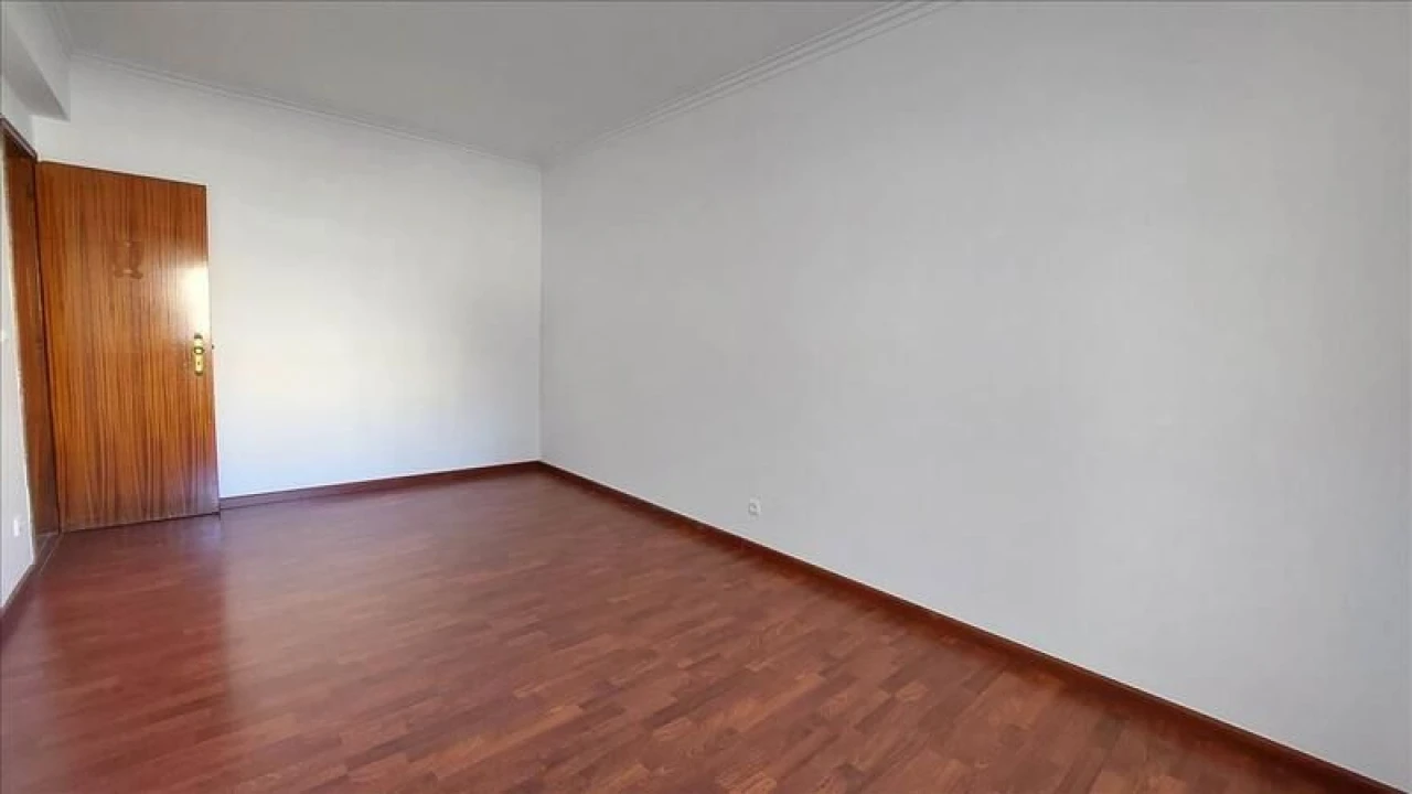 Apartamento T2 para Venda em Agualva e Mira-Sintra Foto 6