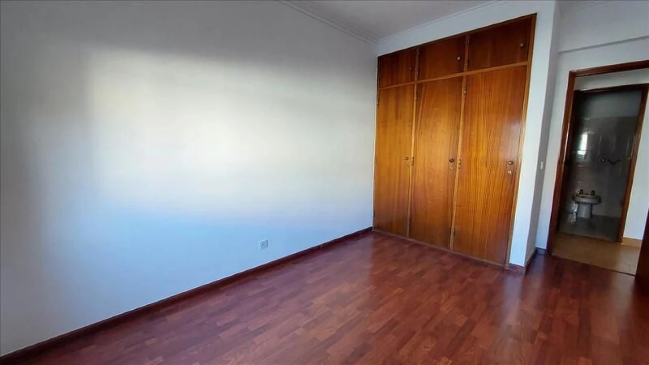Apartamento T2 para Venda em Agualva e Mira-Sintra Foto 8