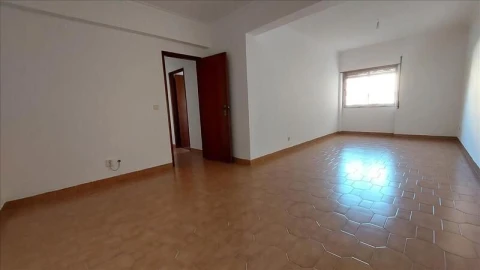 Apartamento T2 para Venda em Agualva e Mira-Sintra