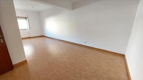 Apartamento T2 para Venda em Agualva e Mira-Sintra