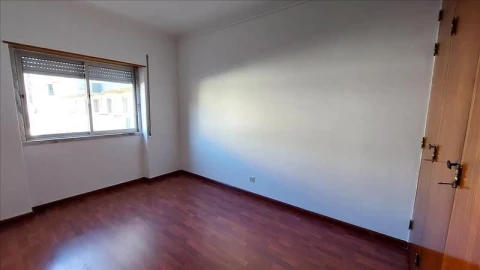 Apartamento T2 para Venda em Agualva e Mira-Sintra