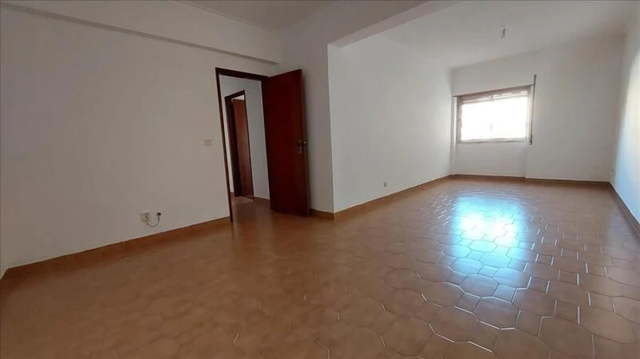 Apartamento T2 para Venda em Agualva e Mira-Sintra Foto 2