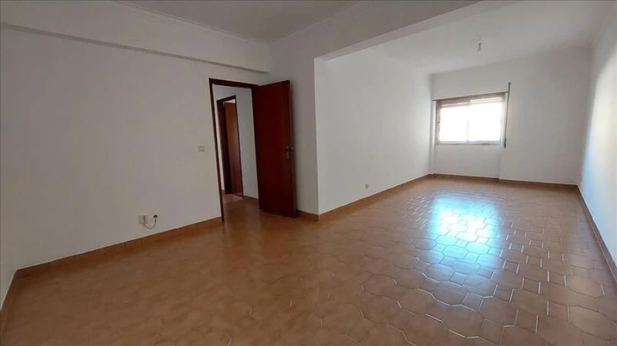 Apartamento T2 para Venda em Agualva e Mira-Sintra Foto 4