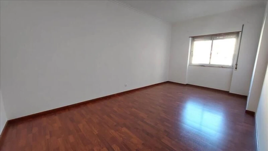 Apartamento T2 para Venda em Agualva e Mira-Sintra Foto 7