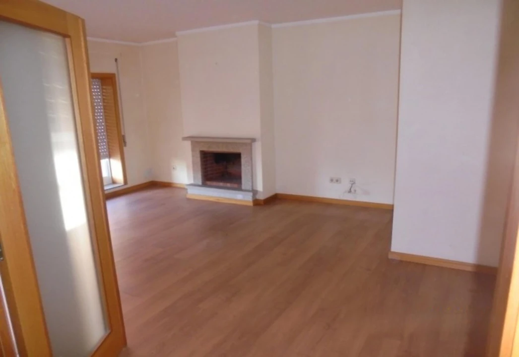 Apartamento T2 para Venda em Canelas Foto 2