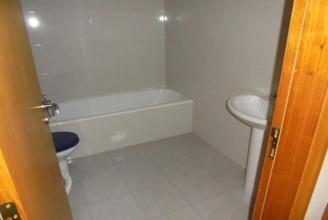 Apartamento T2 para Venda em Canelas Foto 12