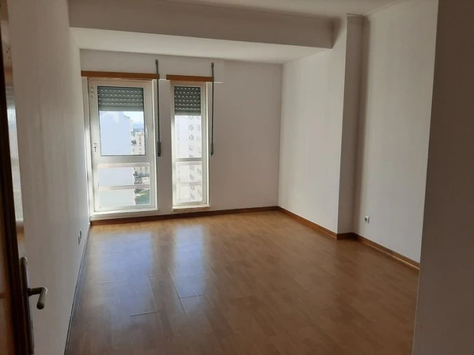 Apartamento T3 para Venda em Carregado e Cadafais Foto 11