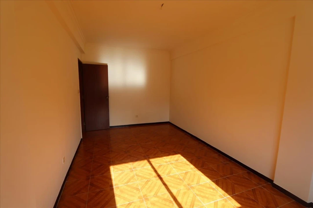 Apartamento T3 para Venda em Seixal Foto 3
