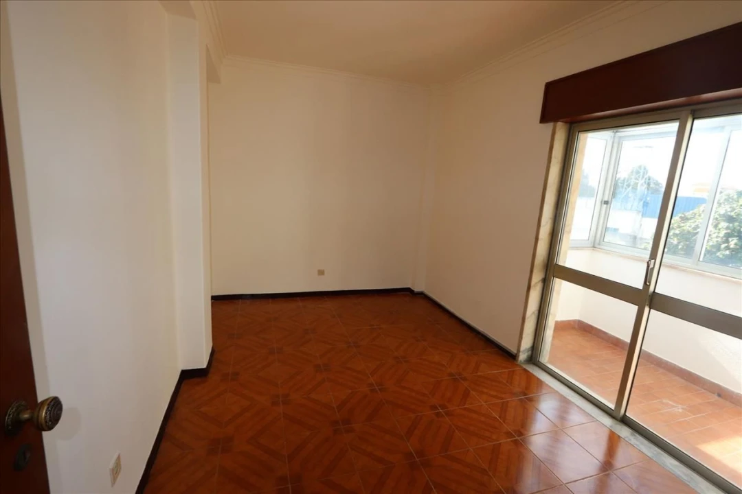Apartamento T3 para Venda em Seixal Foto 4