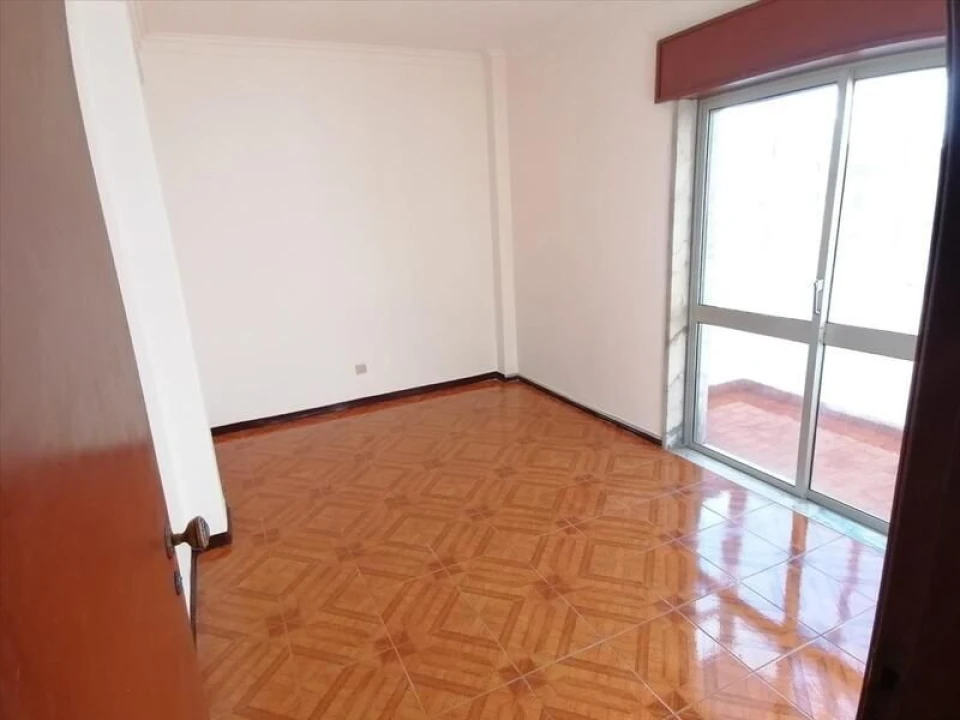 Apartamento T3 para Venda em Seixal Foto 9