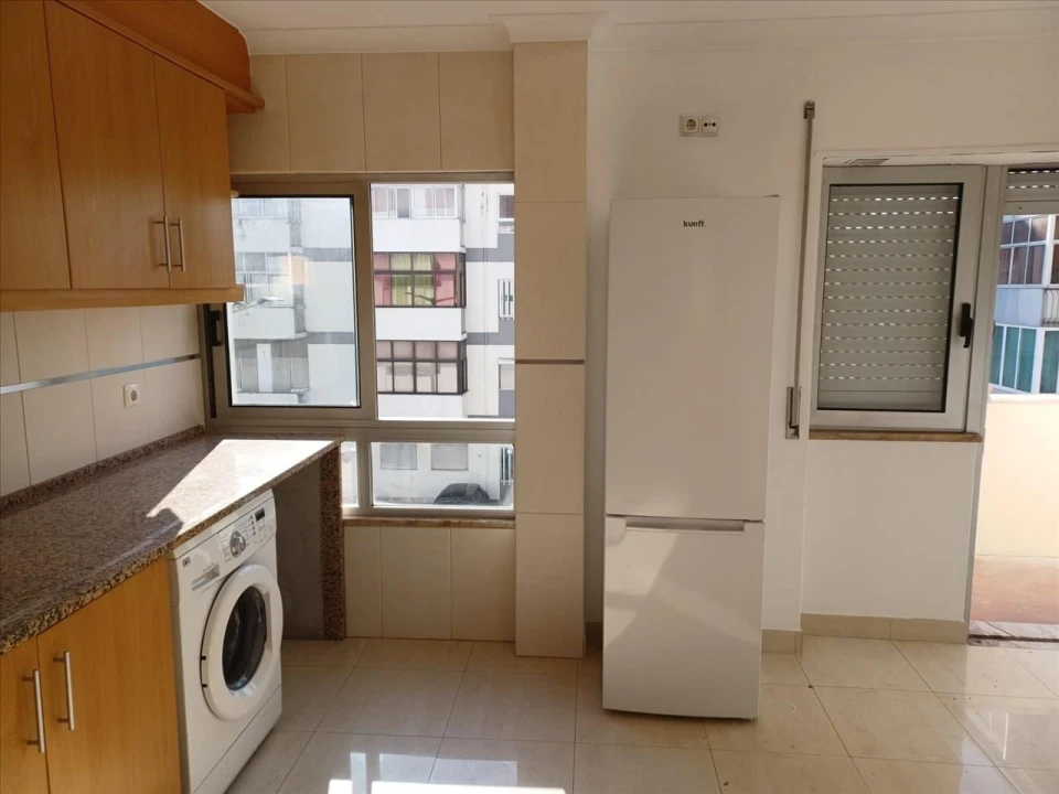 Apartamento T2 para Venda em Fernao Ferro Foto 5